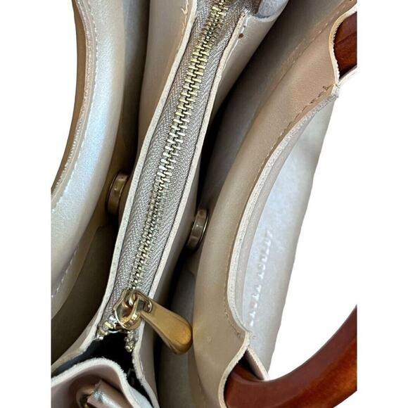 Laura Ashley Matte Gold Shoulder Bag Purse Wooden Handle Adjustable - Picture 8 of 16